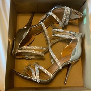 Bought to wear to an event. I did not attend.